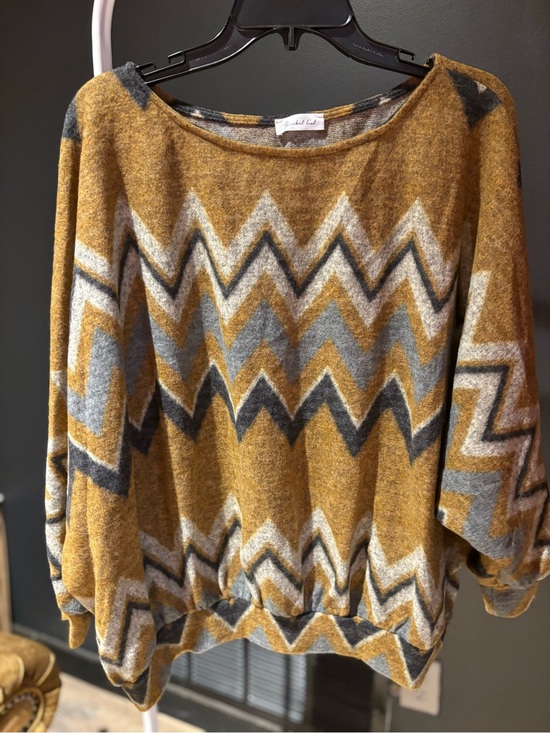 BUCKETLIST Tops - BUCKETLIST Mustard, Gray & Cream Chevron Boatneck Sweater